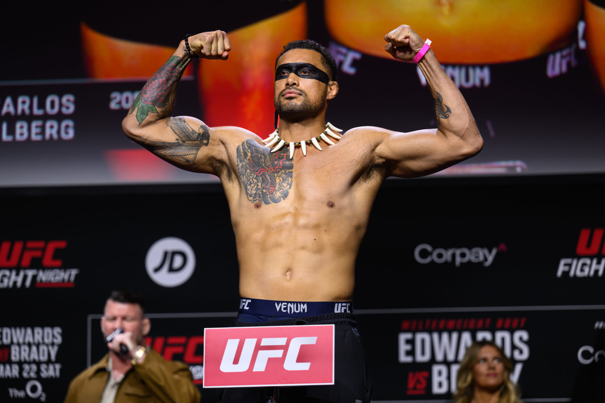 UFC珀斯站赔率 | 专家赛事夜预测 | 乌尔贝格 vs 雷耶斯对阵