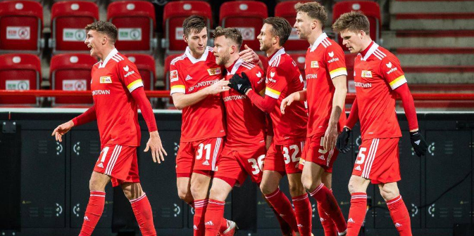 柏林联盟 vs 阿贾克斯，投注技巧，预测，大2.25球，赔率1.97