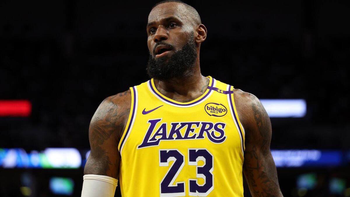 勒布朗·詹姆斯将缺席2025 | 26赛季NBA开季 | 湖人球星因坐骨神经痛休战 勒布朗·詹姆斯将缺席2025 | 26赛季NBA开季 | 湖人球星因坐骨神经痛休战