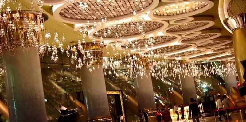 澳博控股由何鸿燊于 1962 年创立