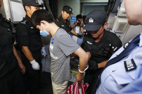 打击网络博彩-查获嫌疑人