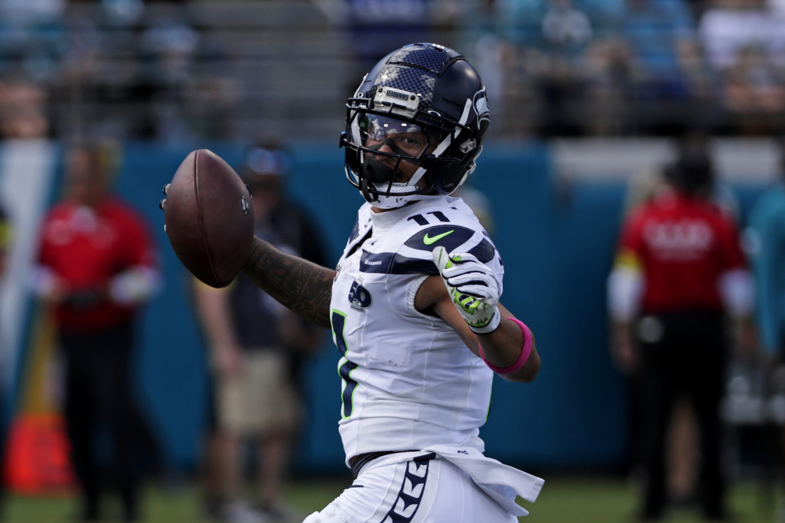 周一晚足球赛德州人对阵海鹰队任意时间达阵得分手预测