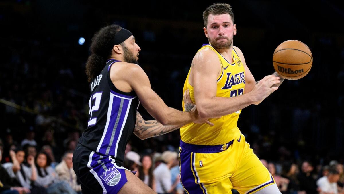 勇士对阵湖人赔率预测 | 2025年NBA揭幕战精选