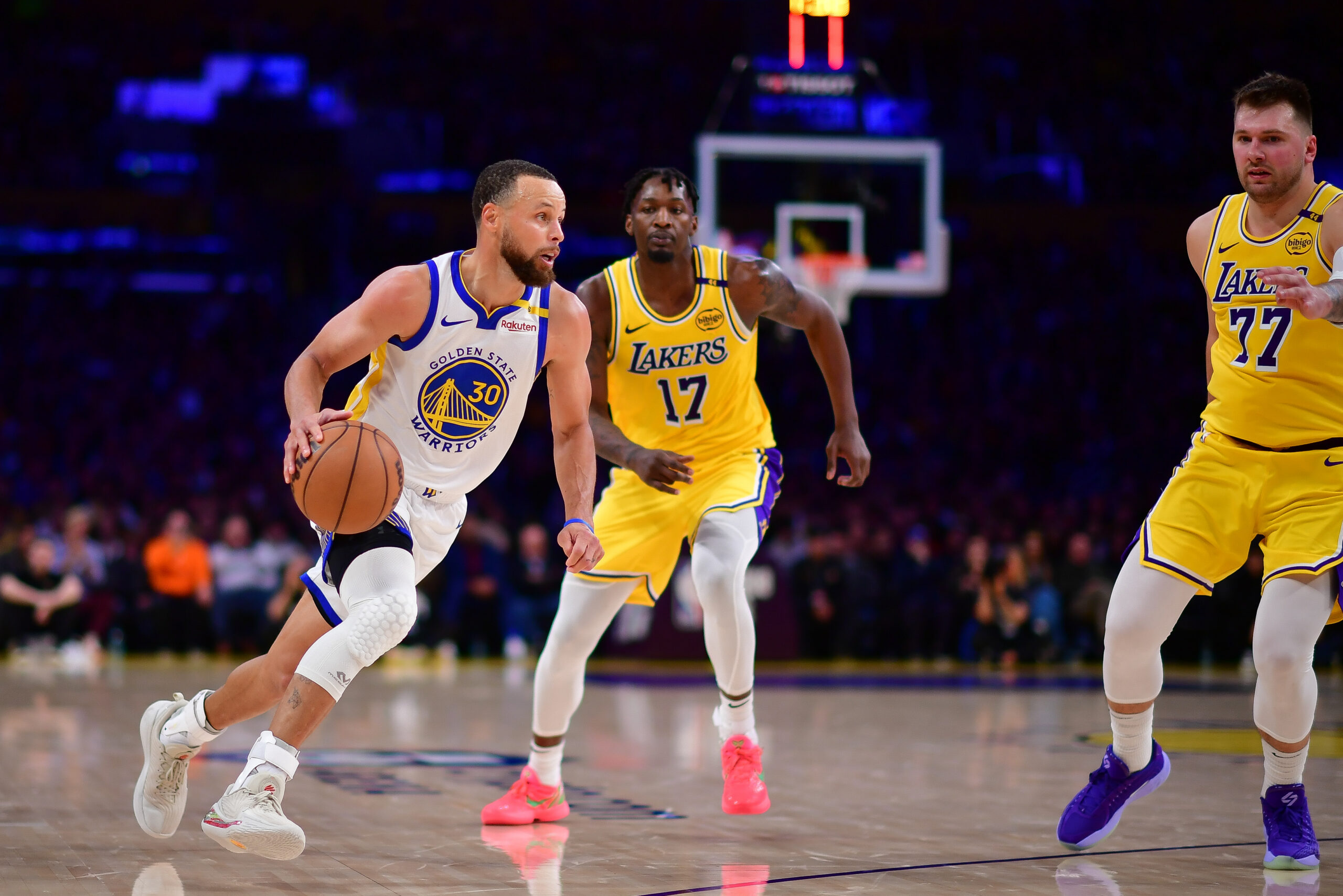 勇士对阵湖人球员个人数据投注与预测 | 开季夜赛前瞻