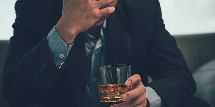 遭禁赛的NFL球员特雷西·沃克在拉斯维加斯因涉嫌酒驾被捕