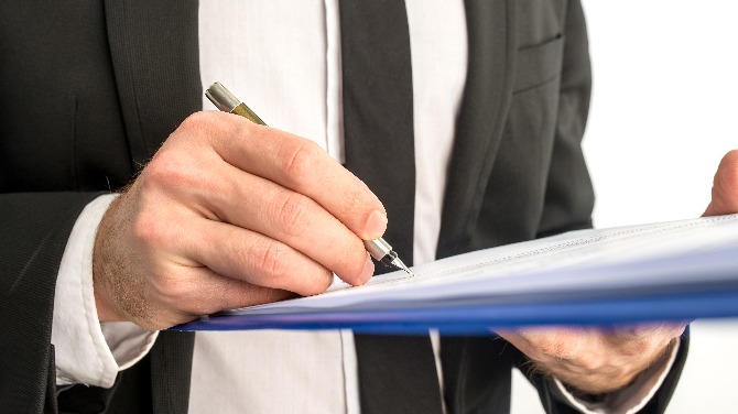 英国赛马业就拟议税改向财政大臣提交请愿书