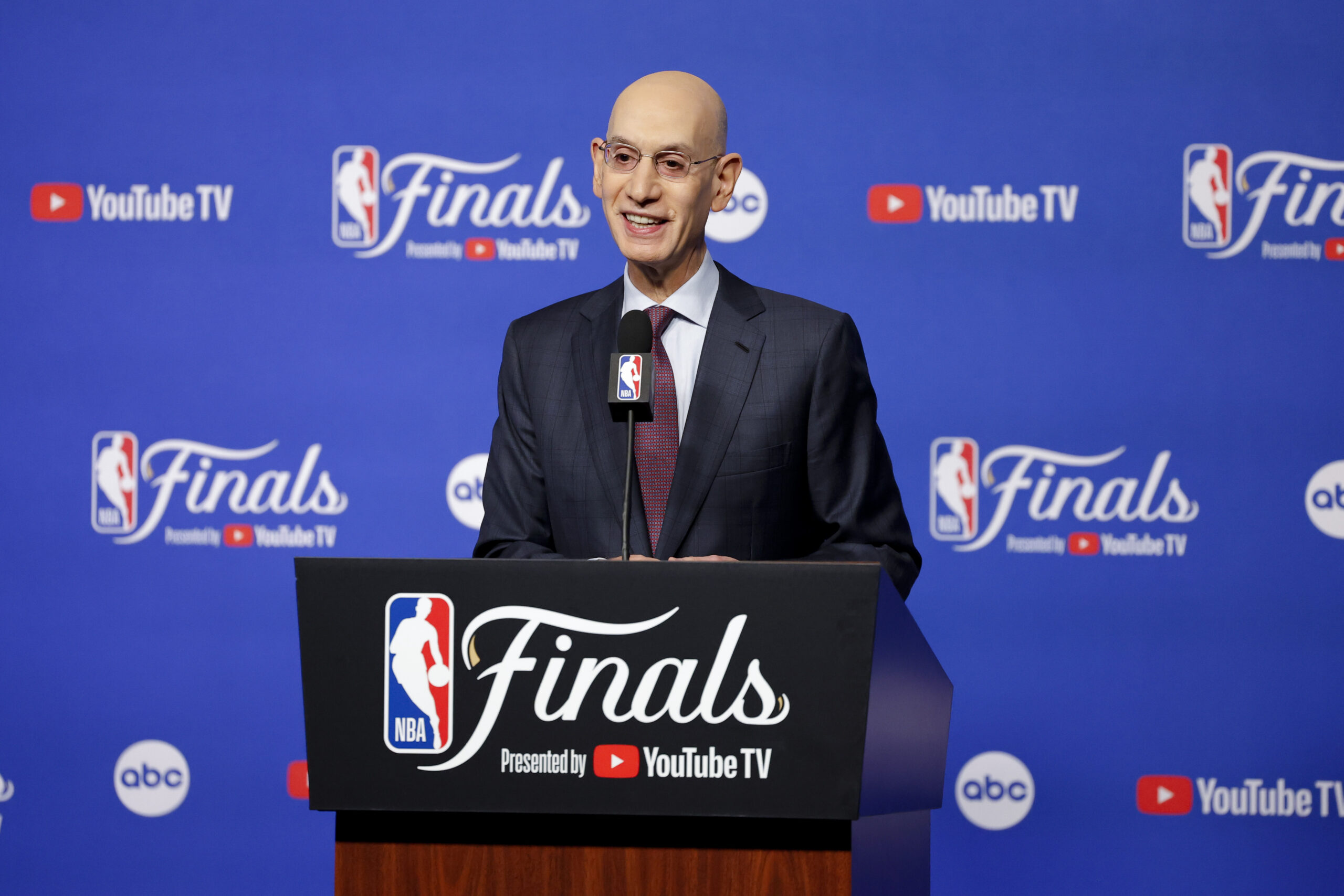 国会要求与NBA总裁亚当·西尔弗就体育博彩丑闻举行简报会