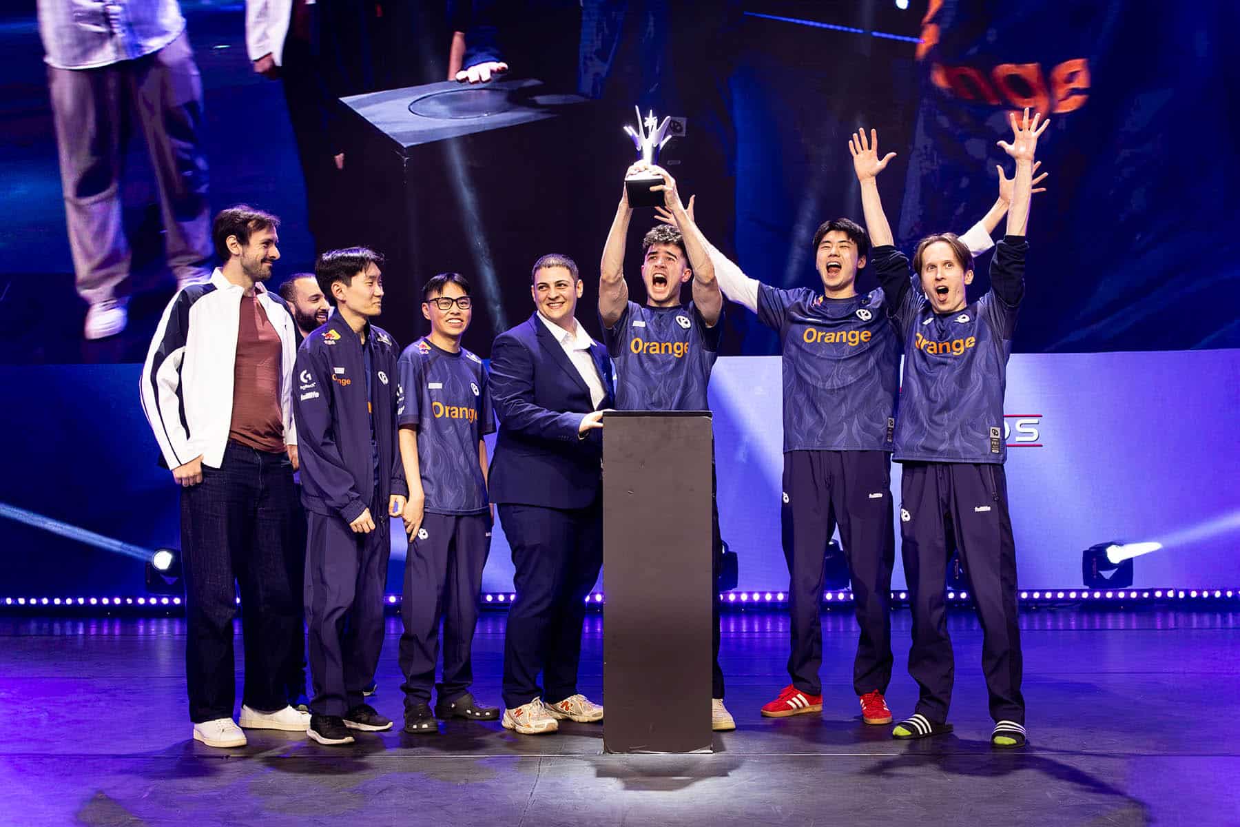 洛斯·拉托内斯与卡米恩蓝队加入LEC VERSUS赛事