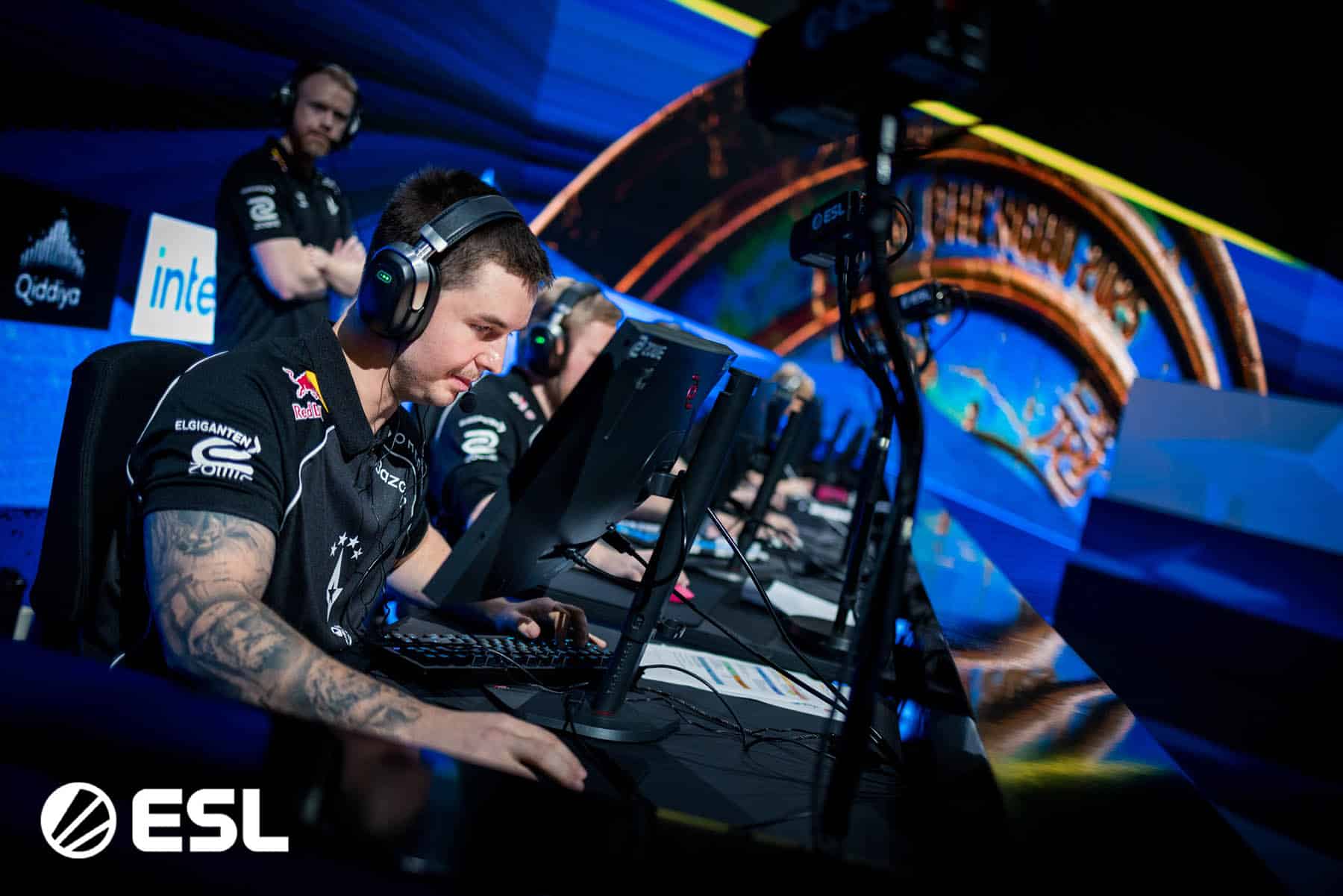 Astralis | Falcons与FURIA在IEM成都2025赛事前两日取得开门红