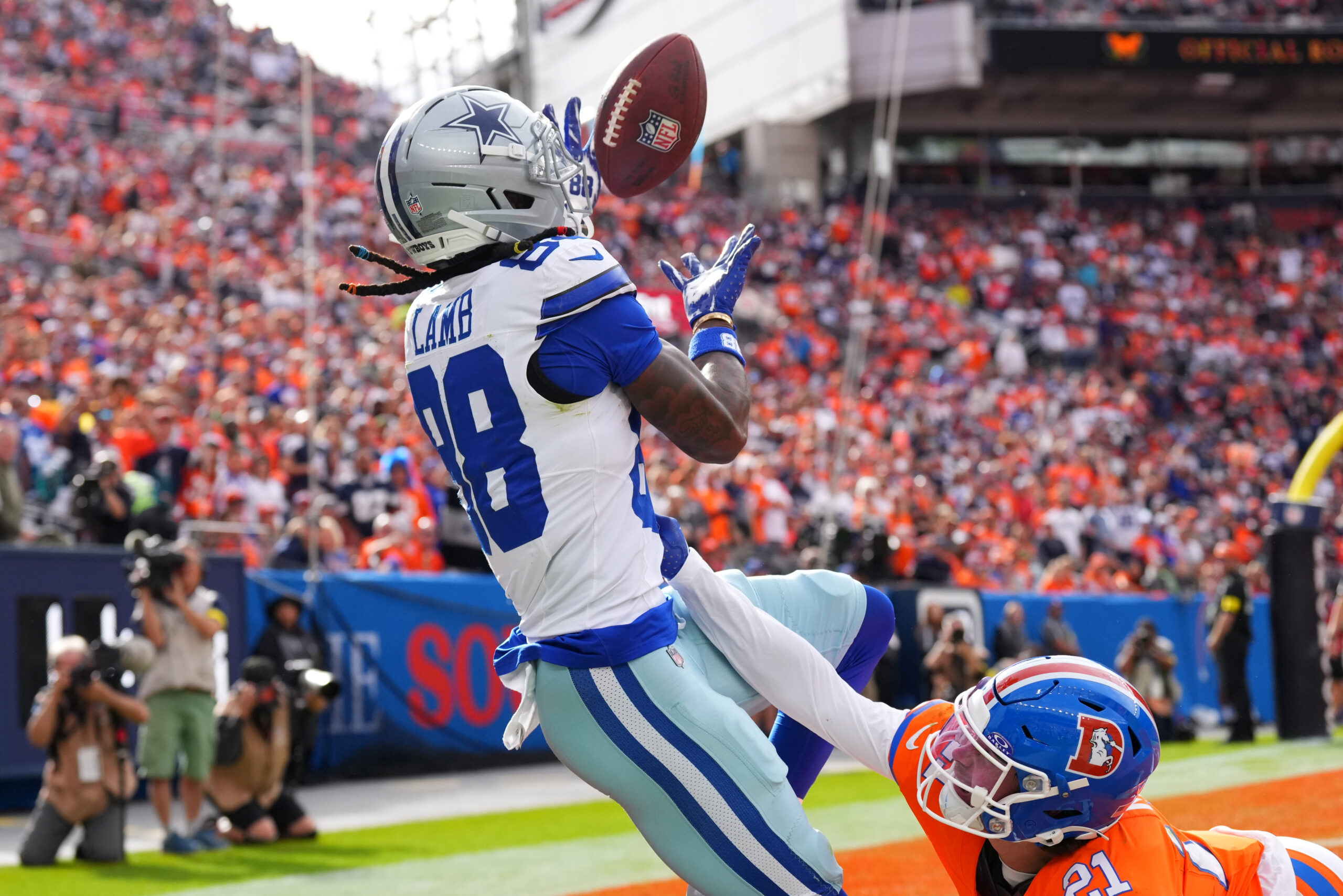 达拉斯牛仔队 vs 拉斯维加斯突袭者队 | 赔率 | 预测与精选 | 周一晚足球赛推荐