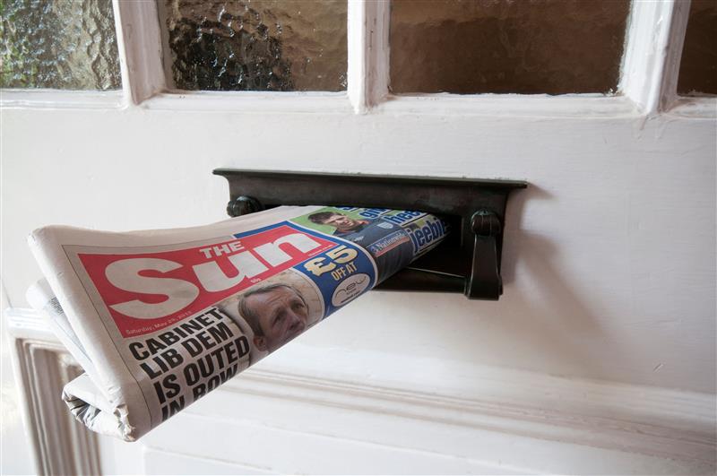 小报如何将税收政策推向全国性讨论