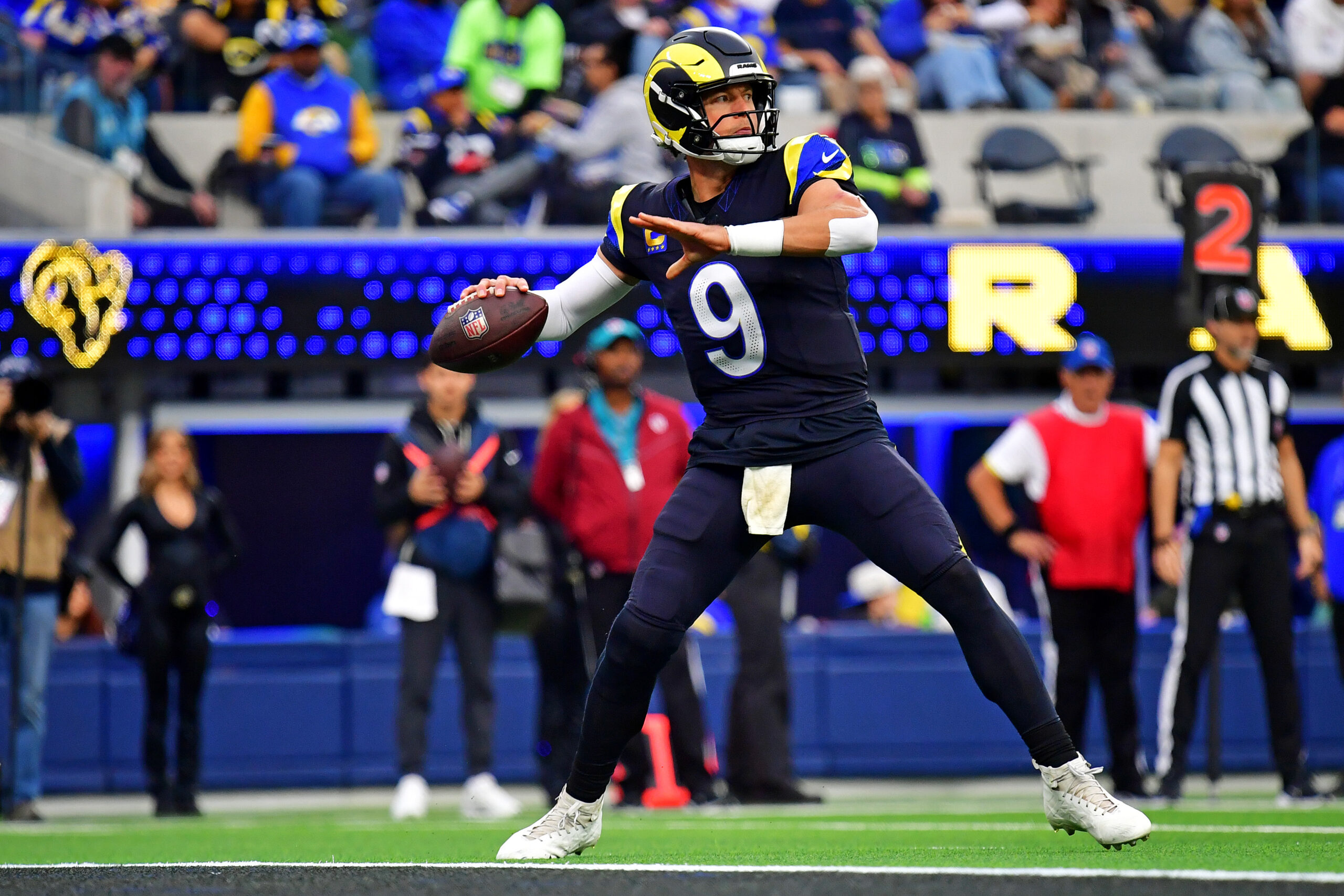 海盗队对阵公羊队预测与推荐 | 最终赔率 | 查看周日夜赛最佳让分盘与大小分投注