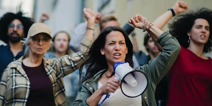 美国汽车工人联合会支持硬石赌场罗克福德员工组建工会