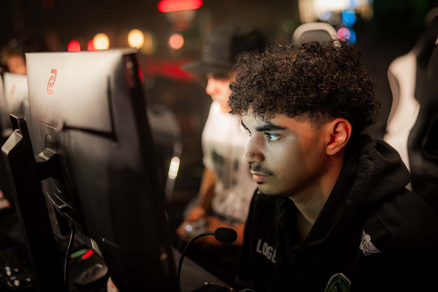 温哥华激流队将《光环》世界冠军Lqgend移至替补席 | 距其加盟仅一个月