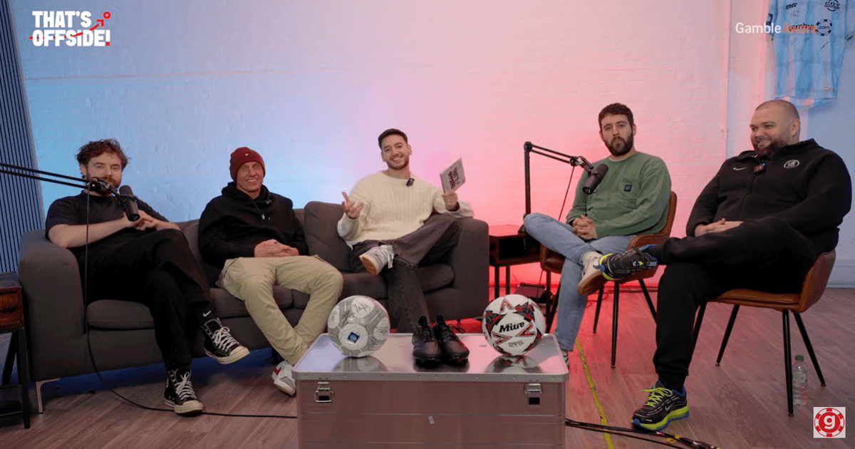 观看 | 球迷在《越位时刻》节目中热议本赛季英超最佳阵容 观看 | 球迷在《越位时刻》节目中热议本赛季英超最佳阵容