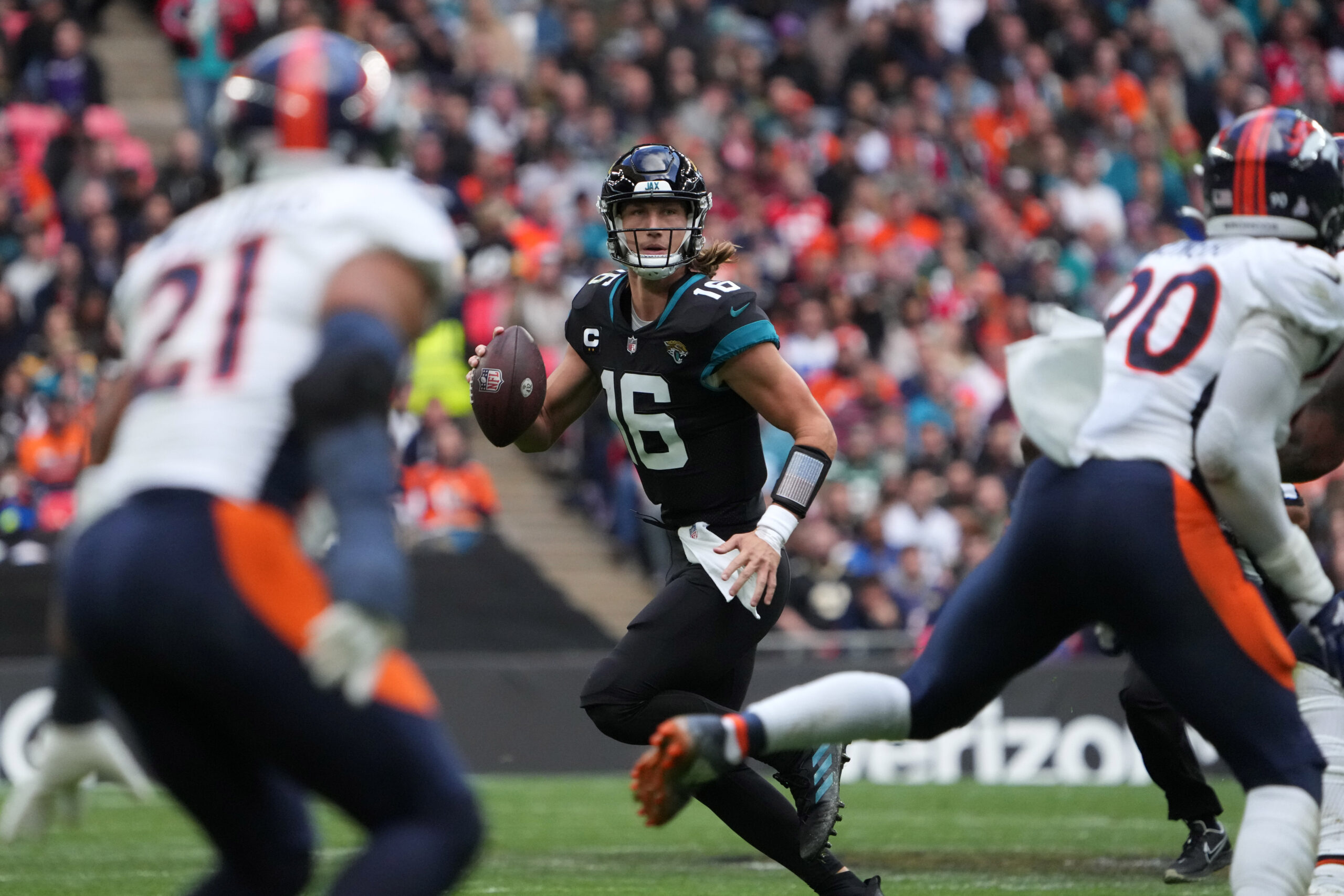 美洲虎对阵野马专家预测 | 球员特设投注 | 任意时间达阵赔率及天气影响（12月21日）