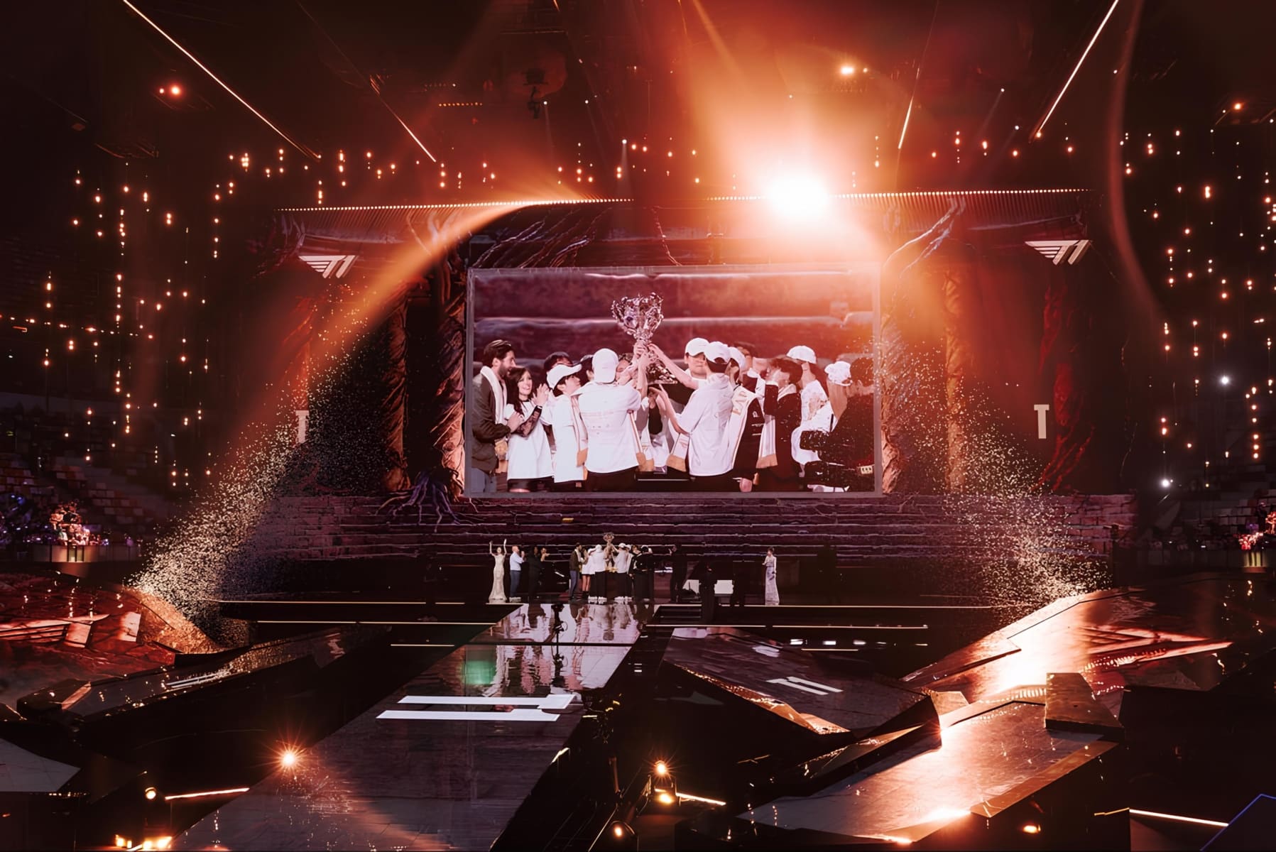 新赛制 | 相同结局 | 2025年定义《英雄联盟》电竞的四大故事线